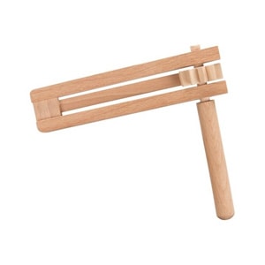 Instrument de musique en bois avec un manche et des éléments en bois ajustables.