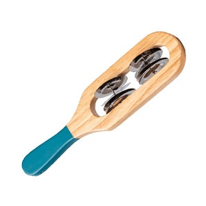 Rouleau à pâtisserie en bois avec quatre lames en métal pour découper la pâte.